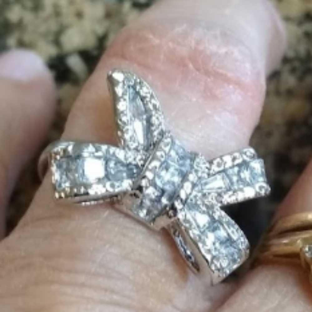 NWT WHITE SAPPHIRE BOW TIED RING